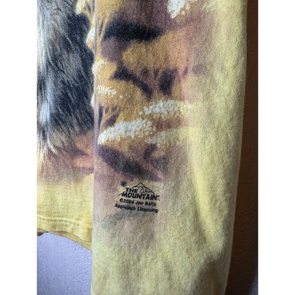 Vintage 2004 The Mountain Wolf Graphic T-Shirt Yellow Moon Nature‎ USA Men's M - Picture 3 of 7
